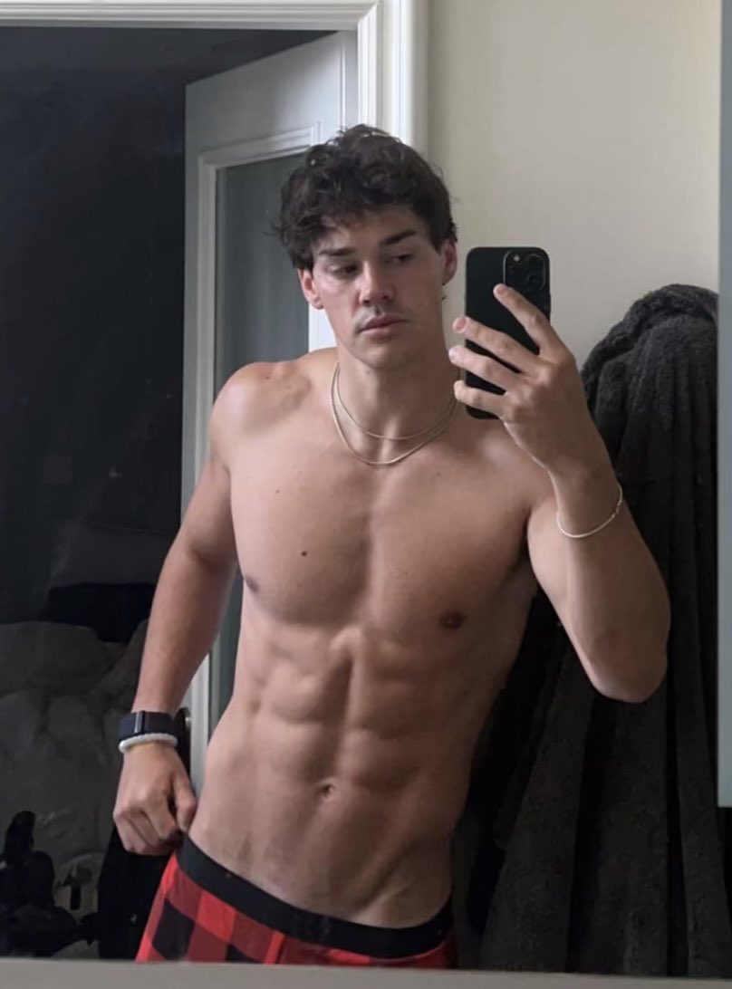SecretInFrat's tweet photo. If you were wondering what I was hiding under my sweatpants…

Here you go. https://t.co/ZujxAUIreC