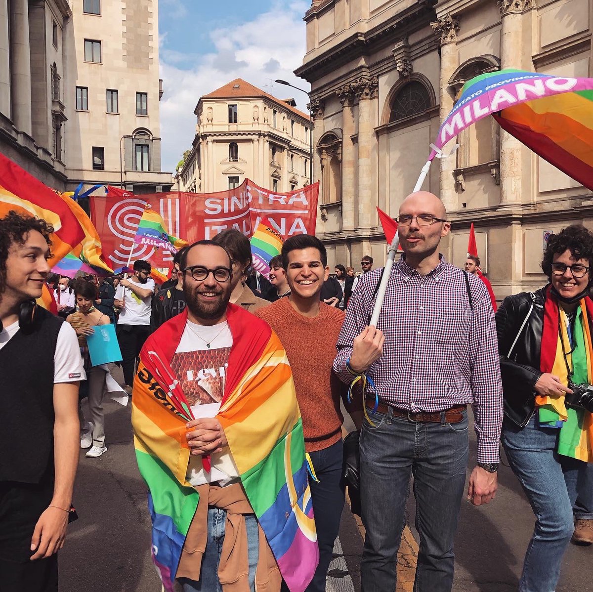 Il #25aprile saremo, come ogni anno, al corteo per la Festa della #Liberazione 🌹, celebrando #Milano Medaglia d’Oro per la Resistenza. Ci troviamo alle 14 davanti al Planetario in corso Venezia (all’interno dei Giardini) con le nostre bandiere 🏳️‍🌈. 

Unisciti al nostro gruppo!