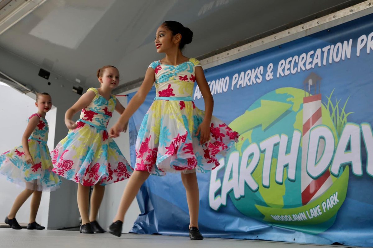 SAParksandRec's tweet photo. Happy Fiesta Friday! π Here are #3ThingsToTry this weekend!
#EarthDay- This fun-filled event will feature environmental organizations, hands on family activities, free tree adoption, engaging dance and musical performances, and lots more!
π Woodlawn Park
ποΈ April 22
β° 10a- 2p https://t.co/lcGyieDk9J