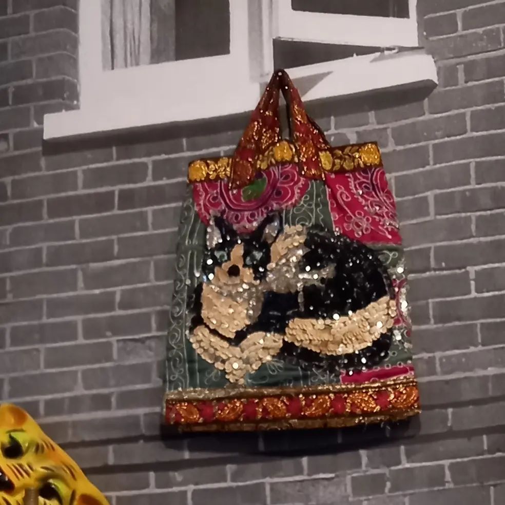 Couple of bags from the Damian le Bas @whitechapelgallery great little show! 2nd bag covered in Northern Soul patches. #northernsoul
#romany #damianlebas #delainelebas #romanyart instagr.am/p/CrT4N3JqSg3/