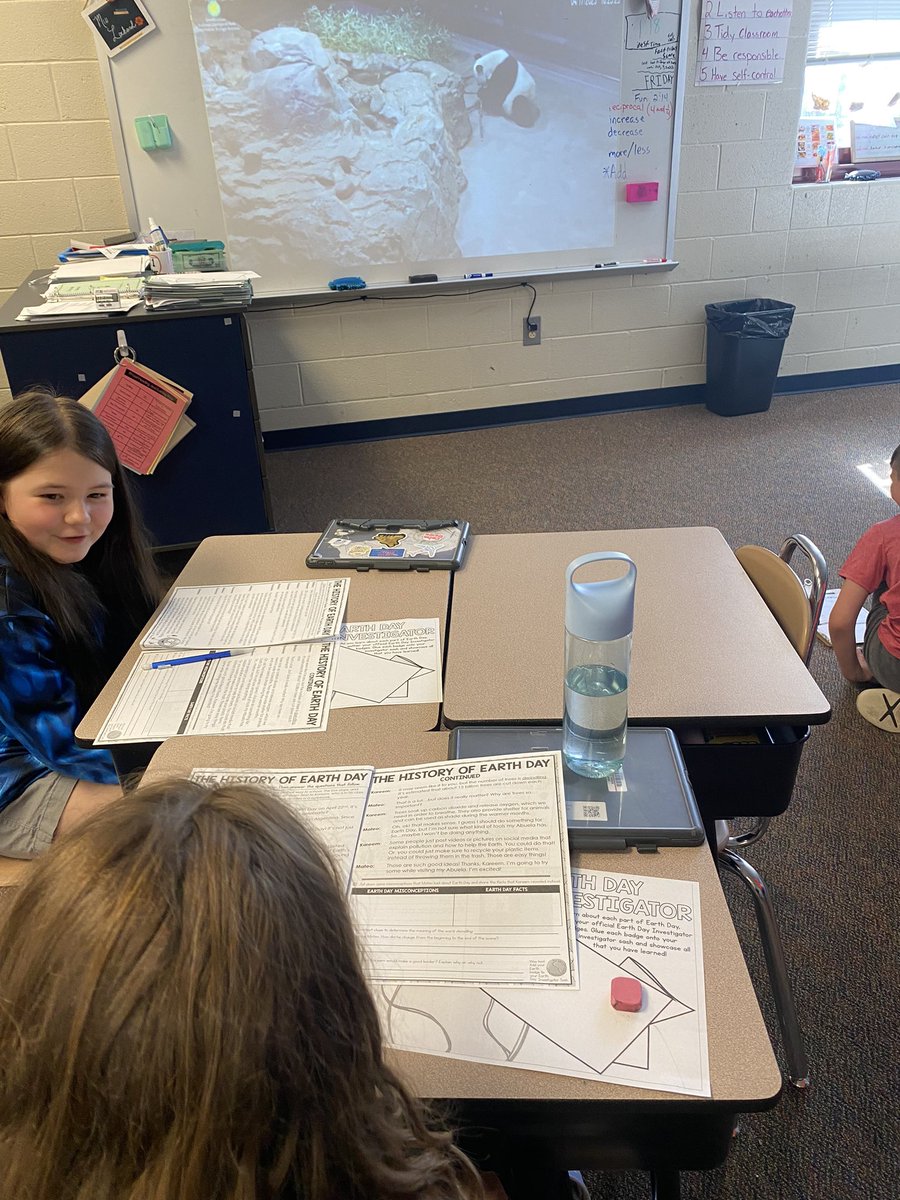 fabulousgrade5's tweet photo. This week we became Earth Day Investigators  🌎 https://t.co/UWoqRxSqjg