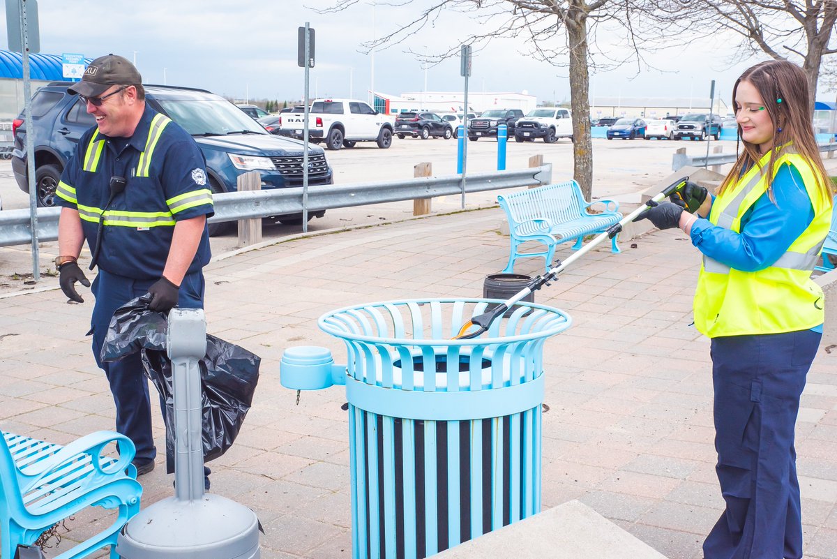 flyyxu's tweet photo. With Earth Day being tomorrow, Team YXU got together this afternoon for a garbage clean up walk around our terminal grounds.. we filled several bags just in time to miss the rain!
#519cleangreen #ldnont #airport #yxu #lifeatyxu #londonontario #EarthDay2023 https://t.co/HtUIUZRDiO