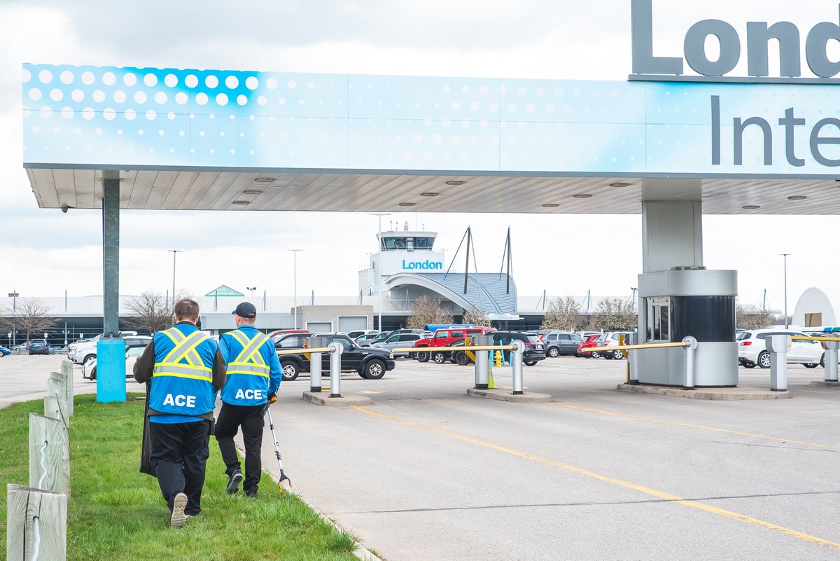 flyyxu's tweet photo. With Earth Day being tomorrow, Team YXU got together this afternoon for a garbage clean up walk around our terminal grounds.. we filled several bags just in time to miss the rain!
#519cleangreen #ldnont #airport #yxu #lifeatyxu #londonontario #EarthDay2023 https://t.co/HtUIUZRDiO