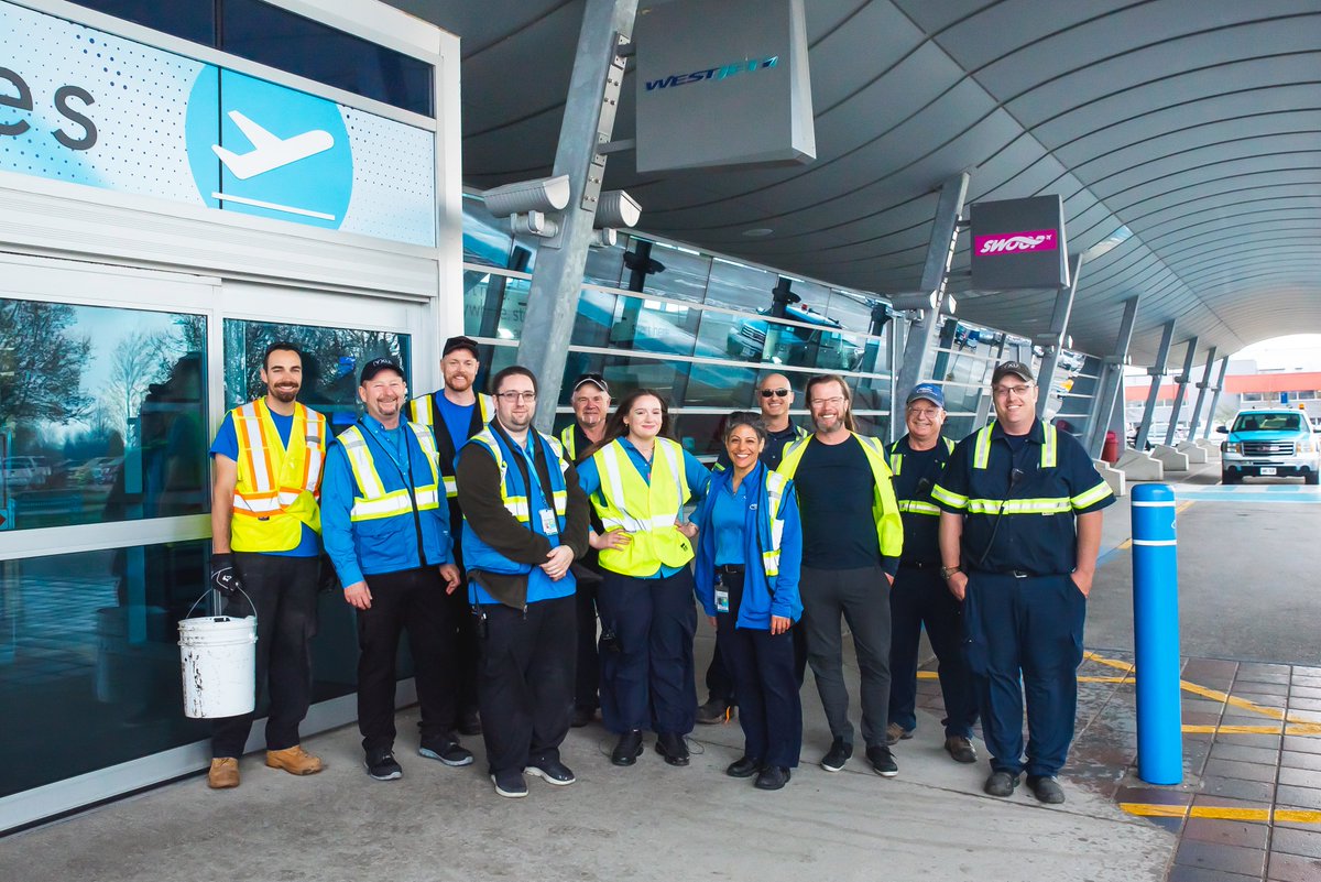 flyyxu's tweet photo. With Earth Day being tomorrow, Team YXU got together this afternoon for a garbage clean up walk around our terminal grounds.. we filled several bags just in time to miss the rain!
#519cleangreen #ldnont #airport #yxu #lifeatyxu #londonontario #EarthDay2023 https://t.co/HtUIUZRDiO