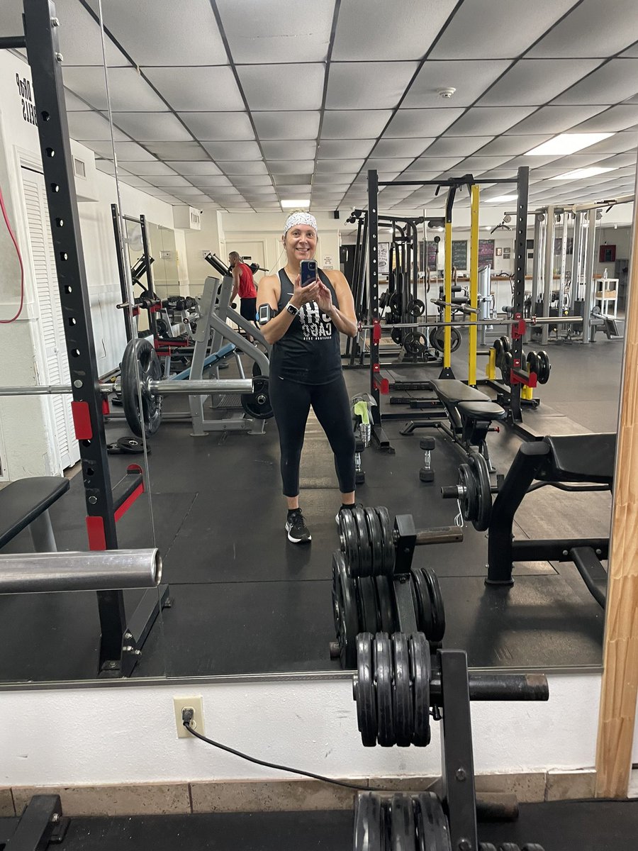 RGVTuffy's tweet photo. First gym session at 57. Felt like 56. 3mi run on TM + 1 hour weights. My favorite machine is the leg extension. What’s your favorite machine at the gym?
#fitness #TotalKneeReplacement #aging #hypothyroid #hashis https://t.co/7homJIcGUp