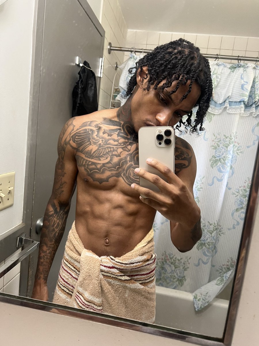 Timbo22god's tweet photo. Post Shower 🚿 🧼 https://t.co/5wrDqpmlB4
