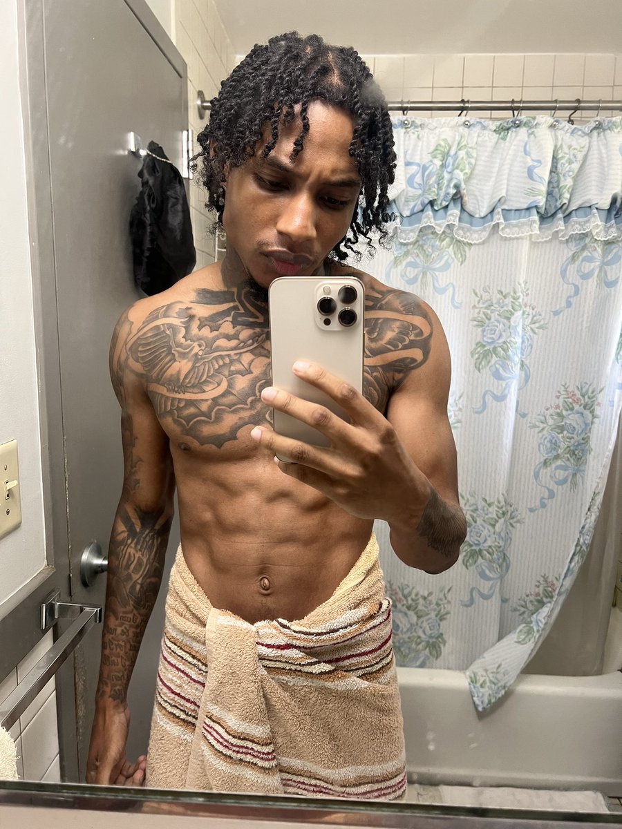 Timbo22god's tweet photo. Post Shower 🚿 🧼 https://t.co/5wrDqpmlB4