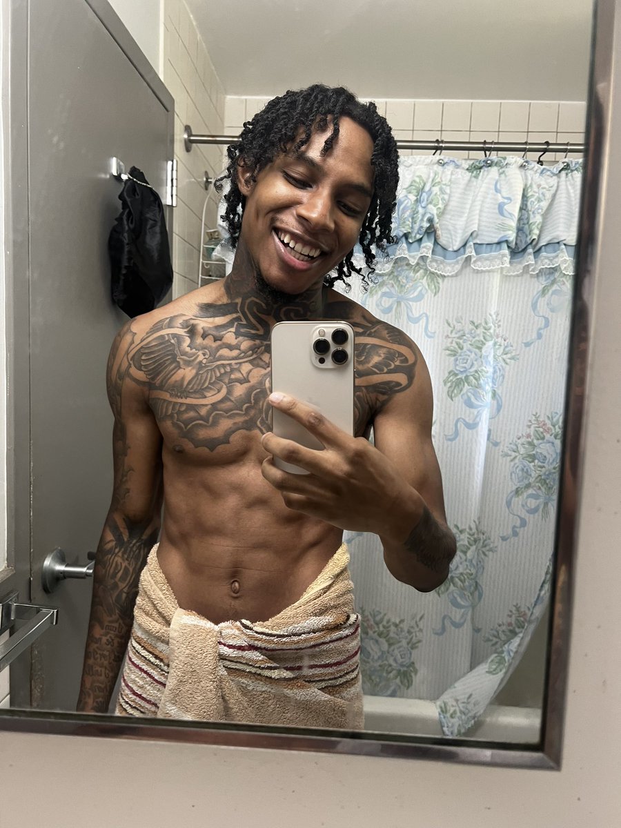 Timbo22god's tweet photo. Post Shower 🚿 🧼 https://t.co/5wrDqpmlB4