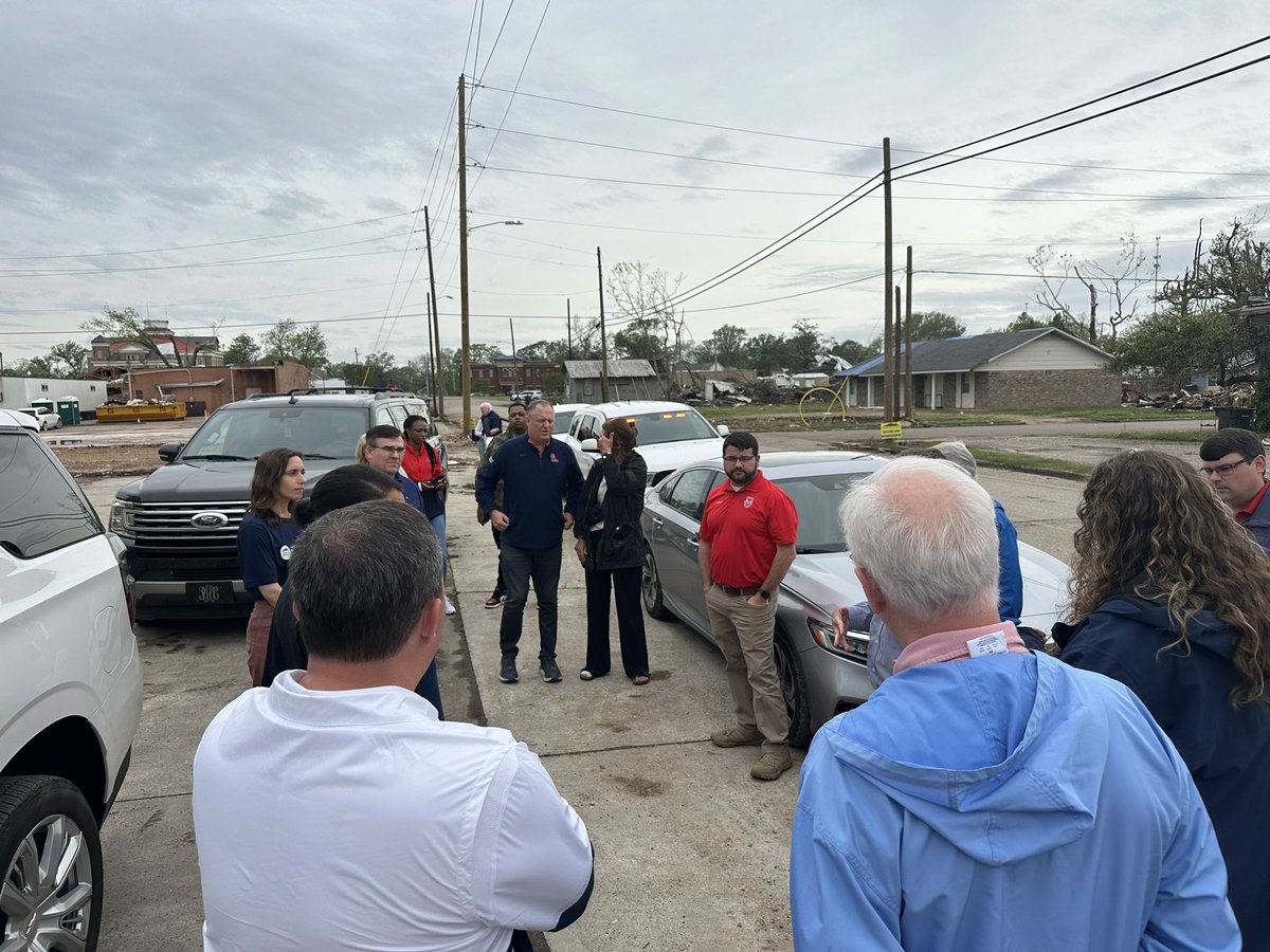 williamkneipOM's tweet photo. Early this morning, teams from across @olemiss loaded up and headed to Rolling Fork. We spent the day visiting with community leaders, getting updates on recovery, hearing about the rapid response from UMMC, and discussing ways to continue to partner. (1) https://t.co/jz9W3fuPEo