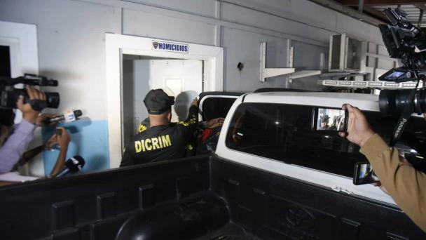 DiarioLibre's tweet photo. 🗞 |#NacionalDL| Video | Lo que dicen los detenidos por muerte del niño Gioser en Santiago
🔗https://t.co/mKZvi3979k
#DiarioLibre #Gioser #Santiago #Detenidos https://t.co/yLLRPcdtOl