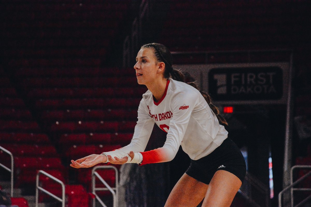 South Dakota Volleyball tweet media