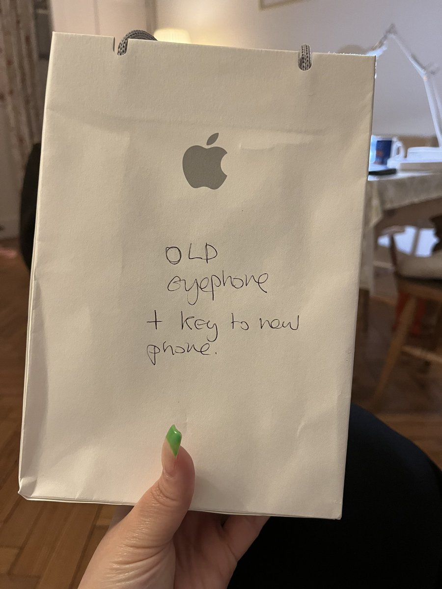 GemsOfMayfair's tweet image. Generation Jones #fail #eyephone #eyepad