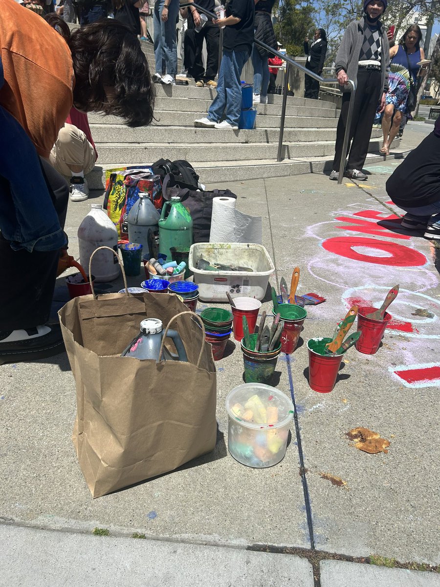 Y_Vs_A's tweet photo. Weโre leaving our mark and making our demands loud, colorful, and clear. These images are a message to @GavinNewsom to finally choose who he stands with: People or profits.
#NoOneIsDisposable #EarthDay2023 https://t.co/Pnl1XPOQ6E