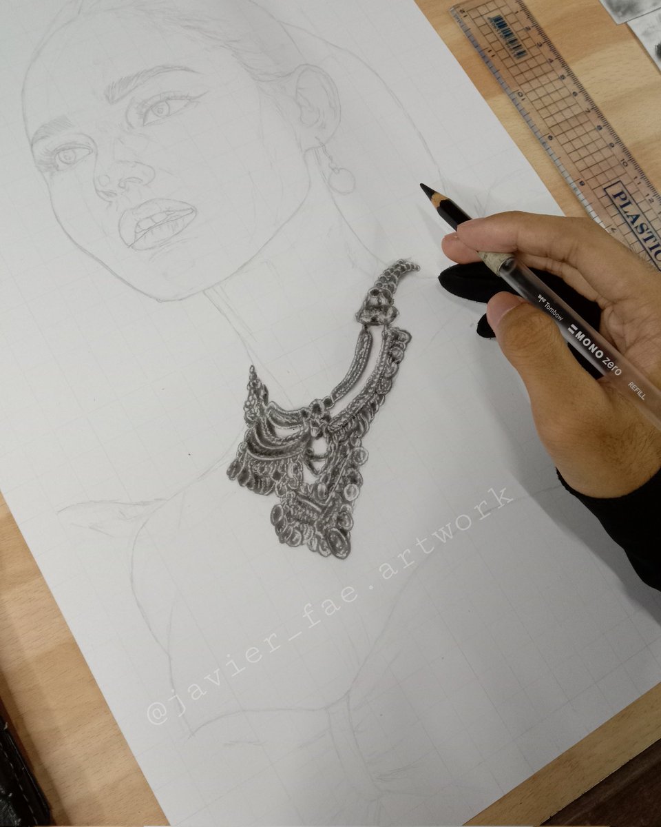 javierfae_art's tweet photo. New Timelapse vid uploaded on my YouTube Channel link in bio 💕

#Pencildrawing #plastronnecklace #drawing #graphitedrawing #art https://t.co/Ov4Swb6ZCe