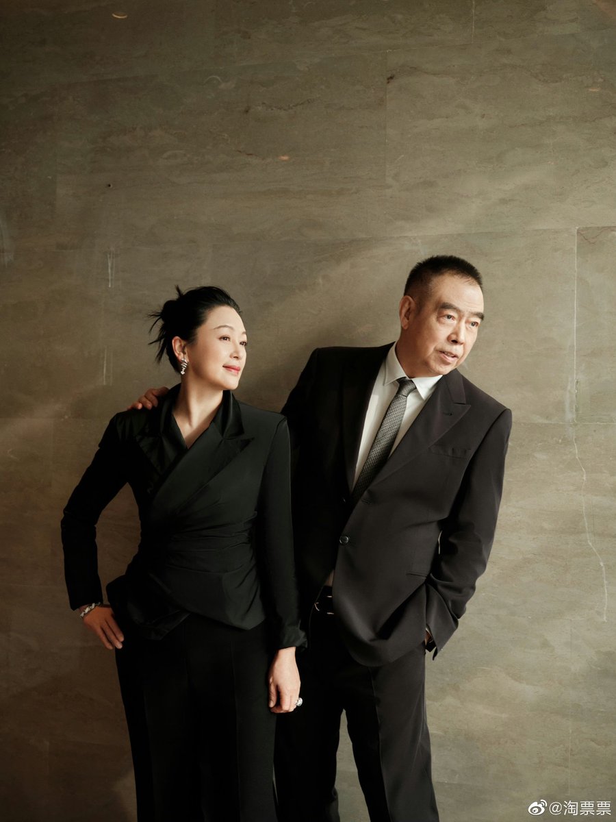 CdramaL's tweet photo. 「📸 | #ChenKaige e #ChenHong para cerimônia do 13º Festival Internacional de Cinema de Pequim ❤️ https://t.co/dyTh4P5vEl