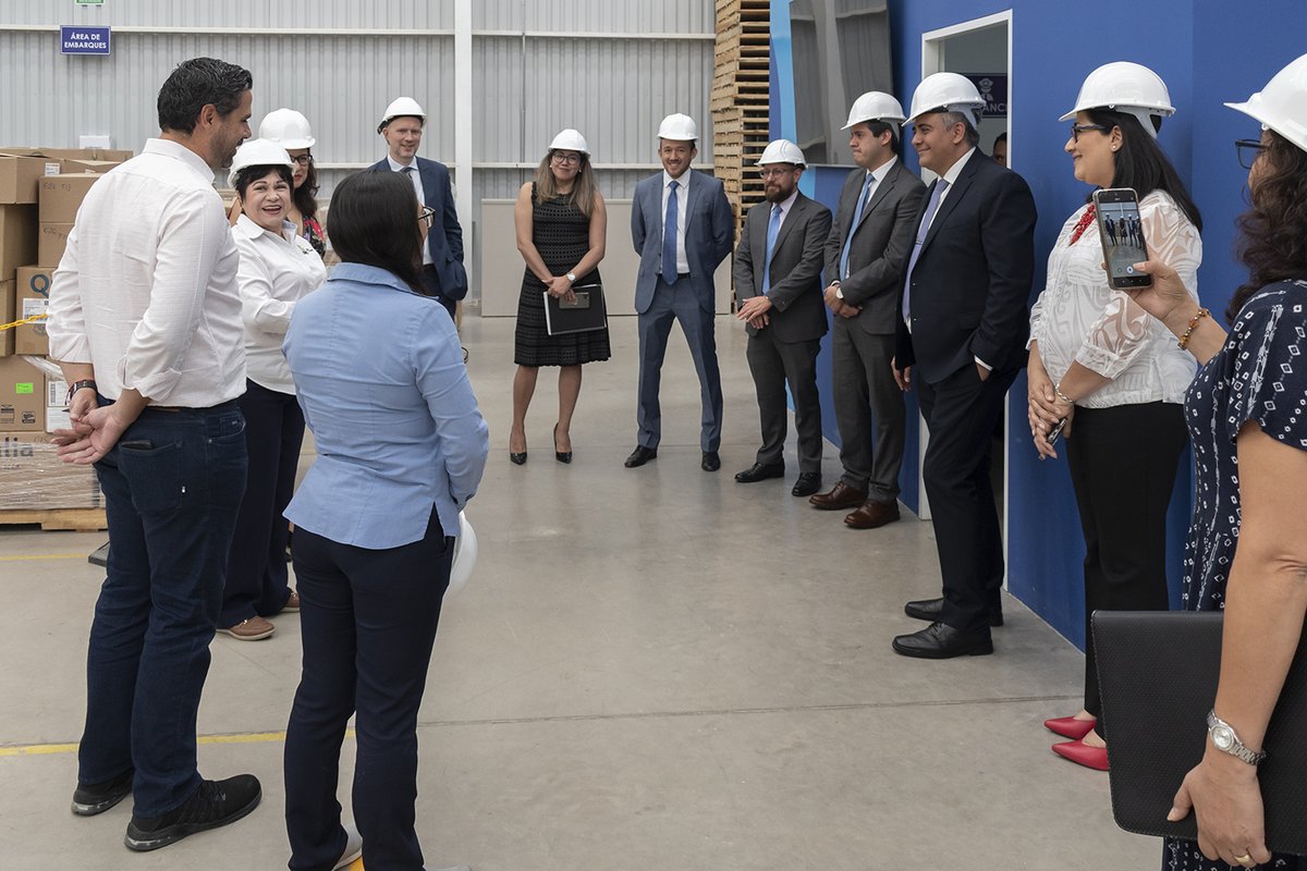 SSalud_Qro's tweet photo. Visita de integrantes de la calificadora @MoodysAnalytics y el Secretario de finanzas @GusLealMaya, @finanzas_qro, al Centro Estatal de Distribución #CEDIS. #CONTIGO llevamos a #Querétaro al siguiente nivel. #FinanzasSanas #ControlYSeguimiento #AdeudoCero #Salud @gobqro https://t.co/XOTuaKR6ep
