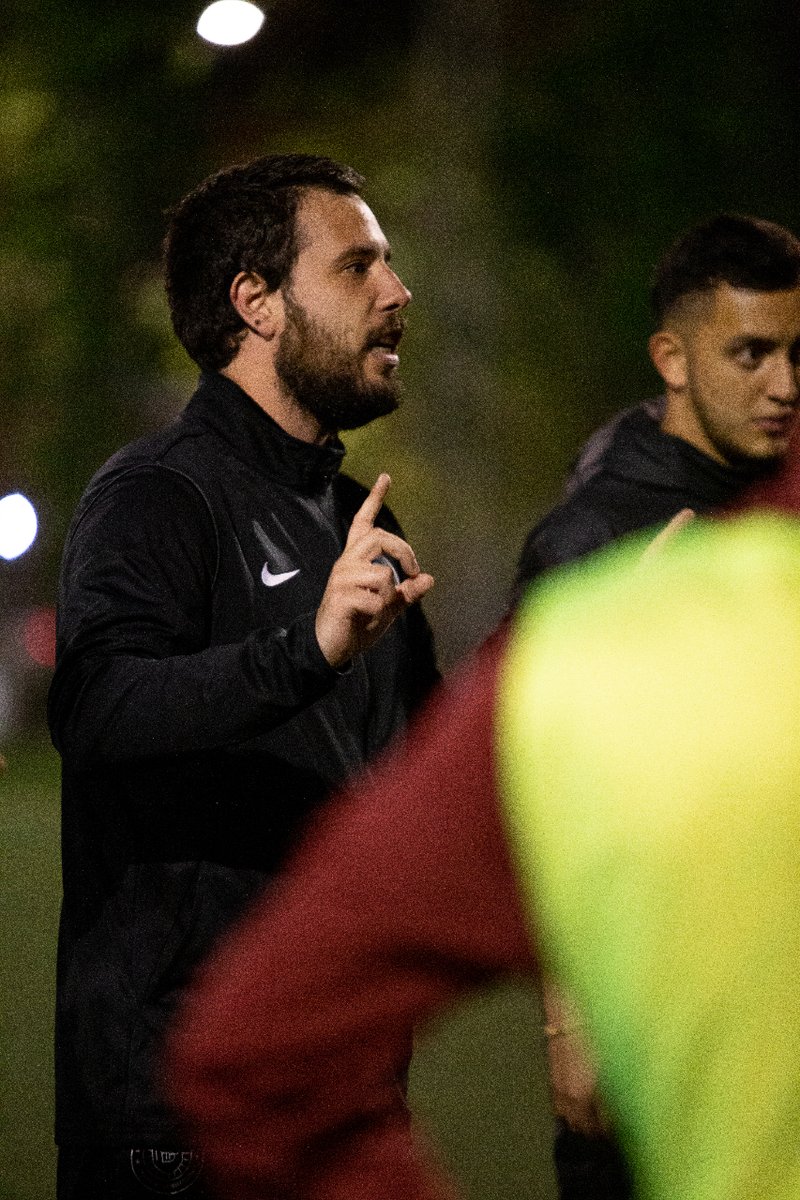 MBPSchool's tweet photo. ⚫️🟠Recta final de nuestro #MasterMBP e intensificamos las prácticas. El objetivo es fijar los contenidos de estrategias didácticas, corregir comportamientos en la cancha y aterrizar todo el apartado teórico trabajado en los últimos meses❗️Ya queda muy poco para la graduación❗️ https://t.co/LKDFf8G6Sv