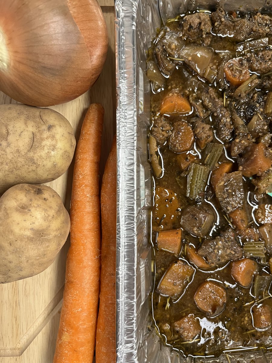 SimplyDoneBrand's tweet photo. Who else uses our foil pans on the weekends? They're a great way to cook bigger meals for meal prep and cut down on dishes!

#simplydone #mealprep #weekend #cooking #cookinghacks https://t.co/WcaWCJUa68
