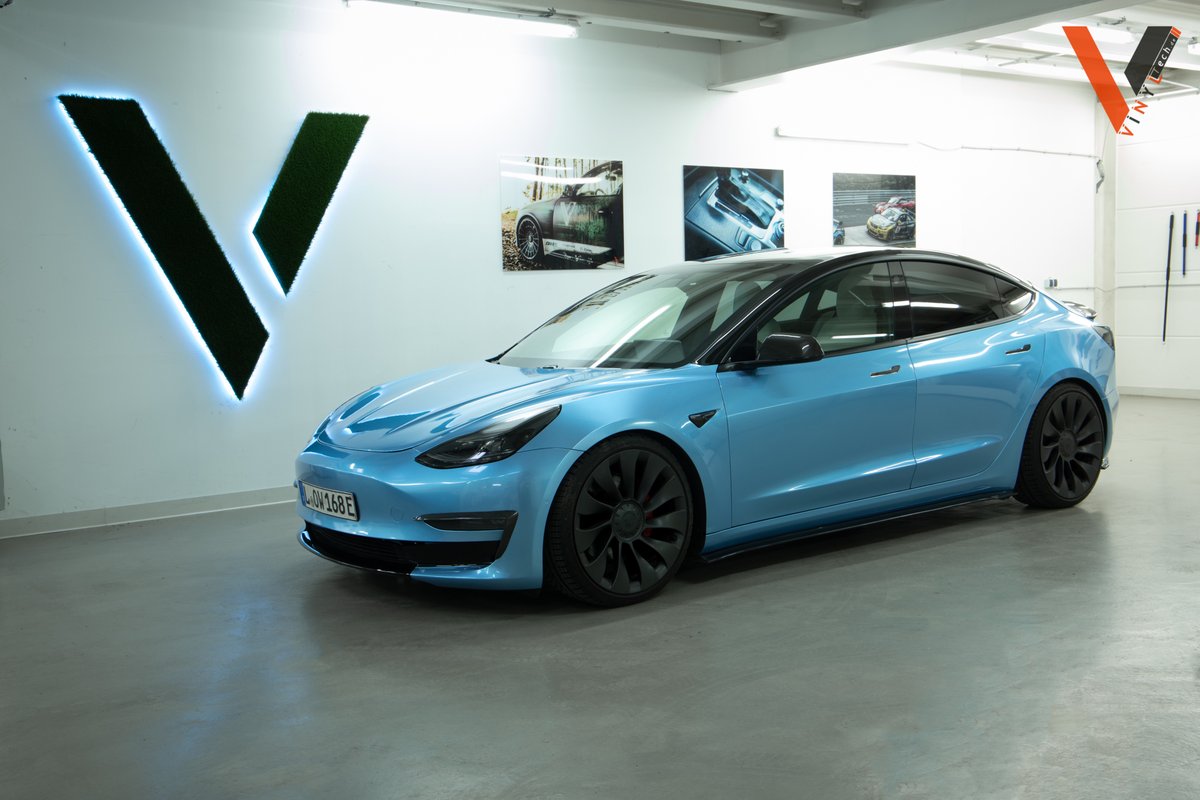 Brunne_hb's tweet photo. #Tesla #Model3 von @jonahplank nochmal in voller Pracht! ๐คค Wer von euch kann sich noch an die alte Folie erinnern? Was gefรคllt euch mehr, das neue #JetstreamBlue oder doch das Gloss #EmeraldGreen? ๐ https://t.co/as1gKgMQRY
