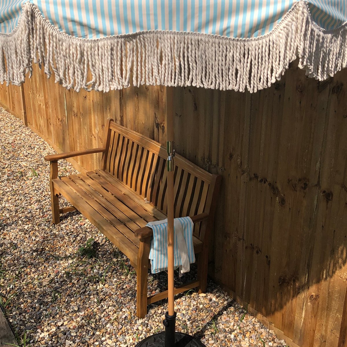 A little ray of hope - just the one! 
Looking forward to summer arriving properly soooon🙏
staycationvintageparasols.com
#staycationinspiration #glampinguk #vintagestyle #alfrescodining #fringedparasols