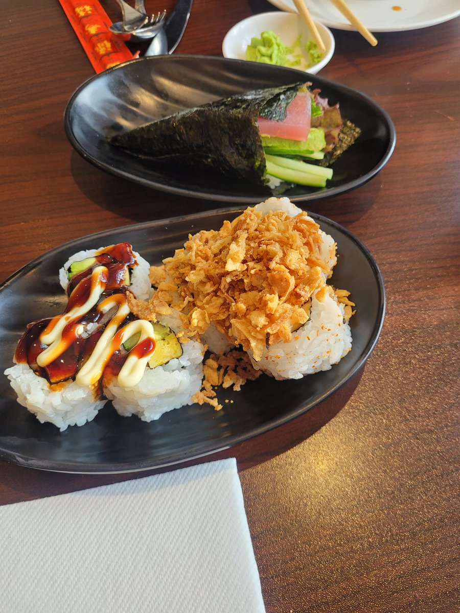 Eet smakelijk allemaal 😋😋😘🍣🍤