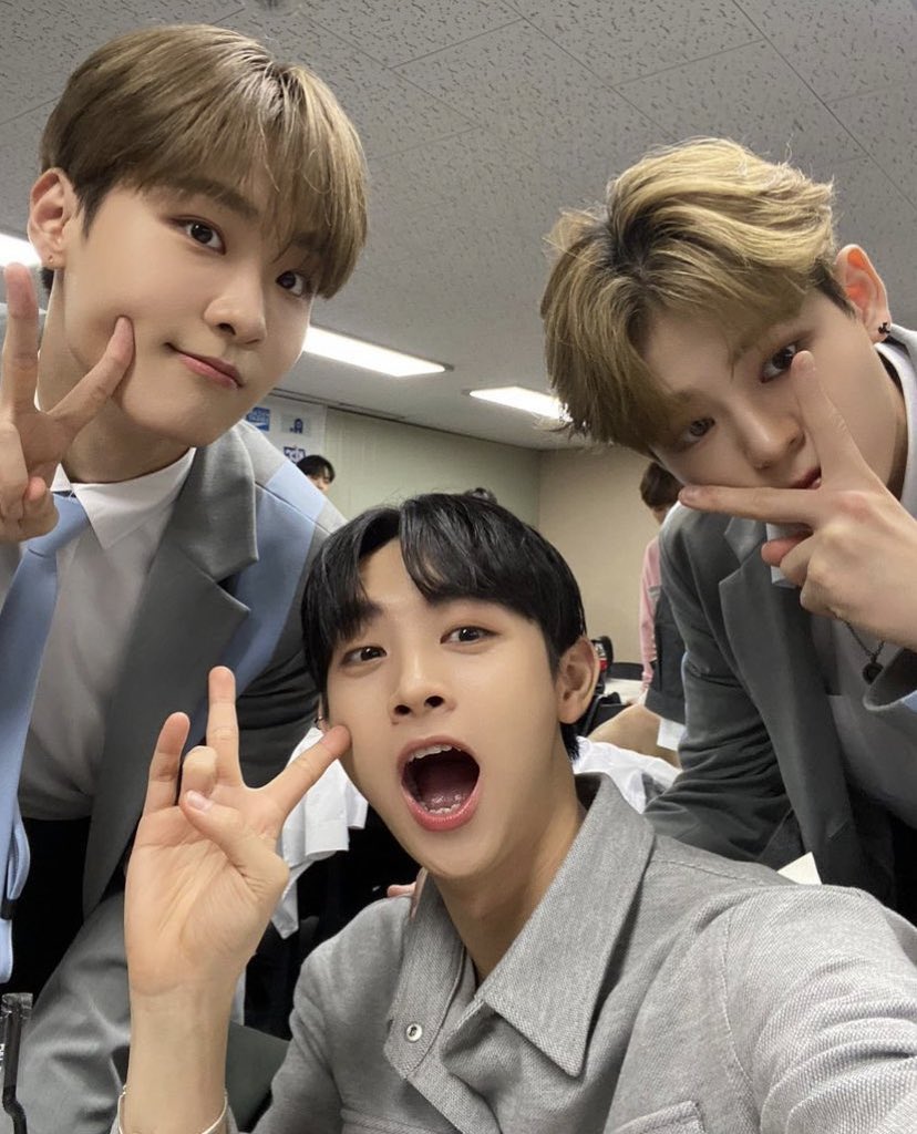 hereforminju's tweet photo. Cong y los wakeonez como los extraño https://t.co/KFNJxcmqv7