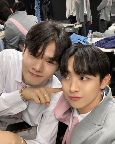 hereforminju's tweet photo. Cong y los wakeonez como los extraño https://t.co/KFNJxcmqv7