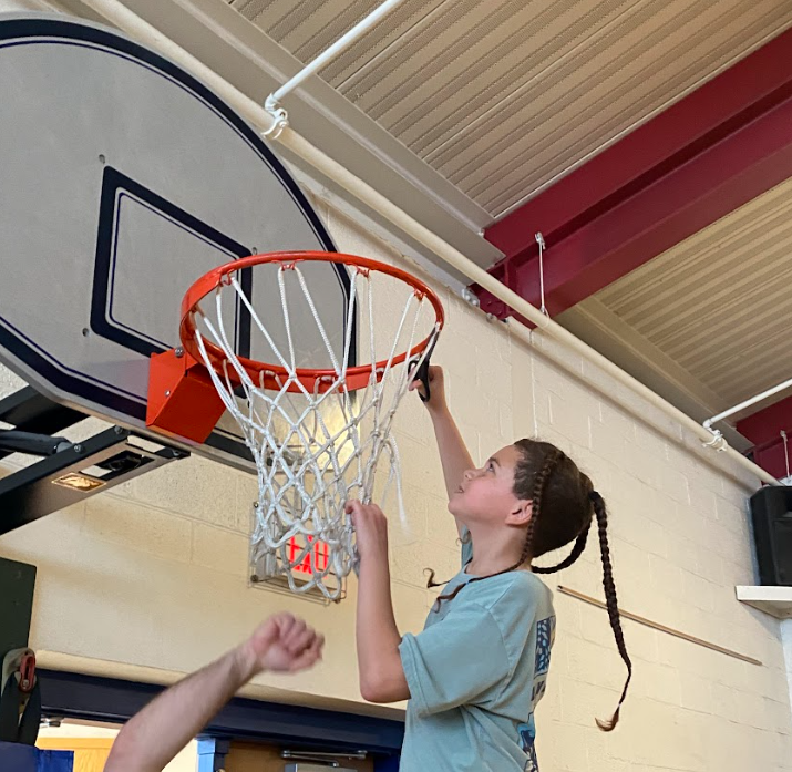 UnionVt's tweet image. Union Street would like to give a shoutout to Brooke Willey and P.E. Teacher Krissy Chambers for organizing March Madness for our students and staff! 4th and 5th graders competed against each other in 3 vs. 3 basketball games before a final game against staff.  💙🏀💚