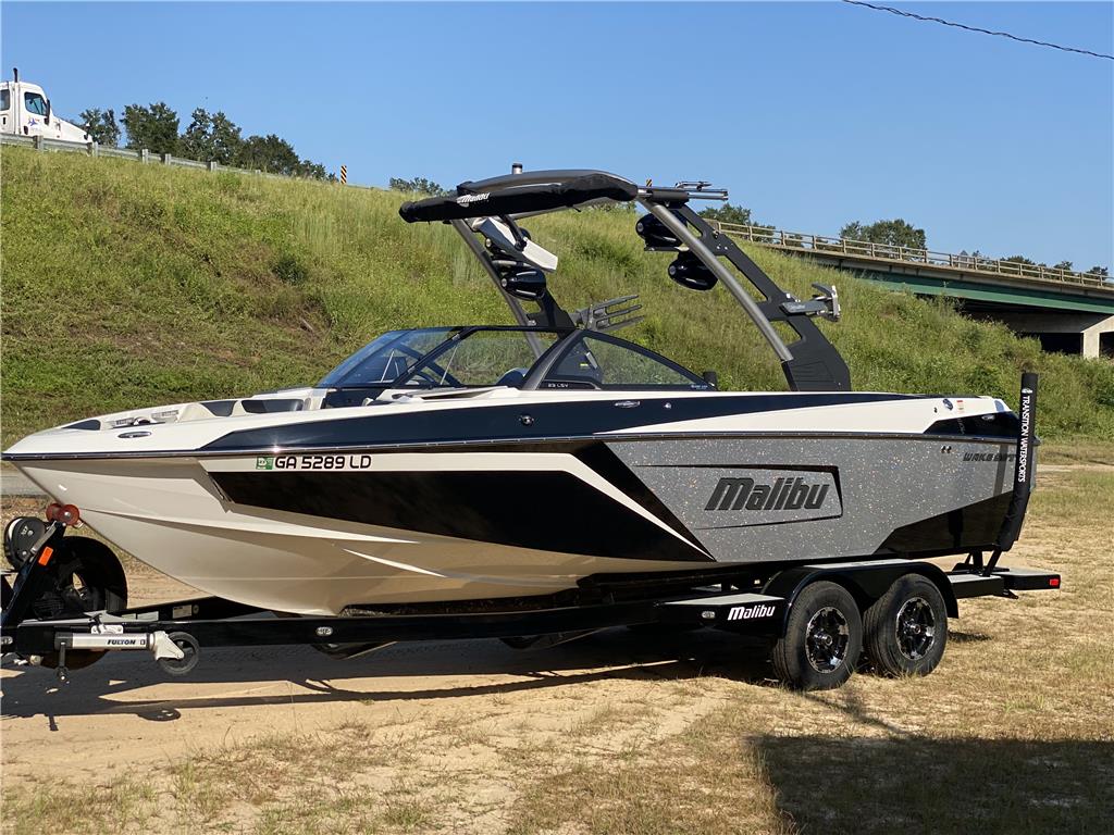 onlyinboards's tweet photo. For Sale - 23' 2018 Malibu 23 LSV with 324 hours on the Indmar 6.2L motor in Thomasville, GA for $119,500. To contact the seller use the link below or find the boat on https://t.co/A19XB7bdnm. #malibu23lsv #monsoon62 #23lsv #wakesetter https://t.co/XEwr5a5qHp https://t.co/csOln0xyik