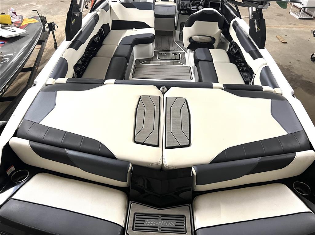onlyinboards's tweet photo. For Sale - 23' 2018 Malibu 23 LSV with 324 hours on the Indmar 6.2L motor in Thomasville, GA for $119,500. To contact the seller use the link below or find the boat on https://t.co/A19XB7bdnm. #malibu23lsv #monsoon62 #23lsv #wakesetter https://t.co/XEwr5a5qHp https://t.co/csOln0xyik