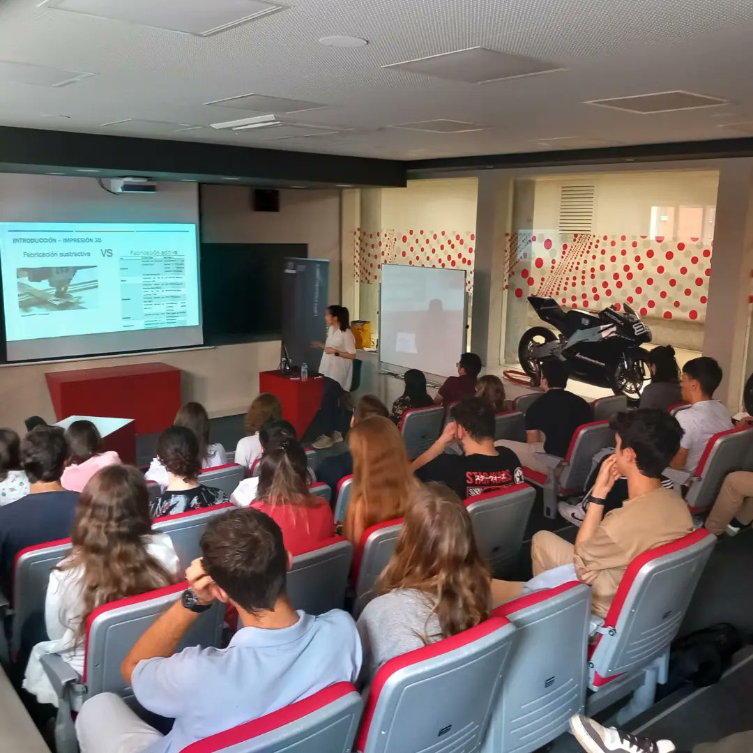 FablabEtsidi's tweet photo. Muchas gracias a @abax3dtech por hablarnos hacerla de la aplicación de la impresión 3d para prótesis en animales. ¡Otra sala LLE-NA! Esta siendo increíble el FabLab Day https://t.co/c2RuxlGcc8