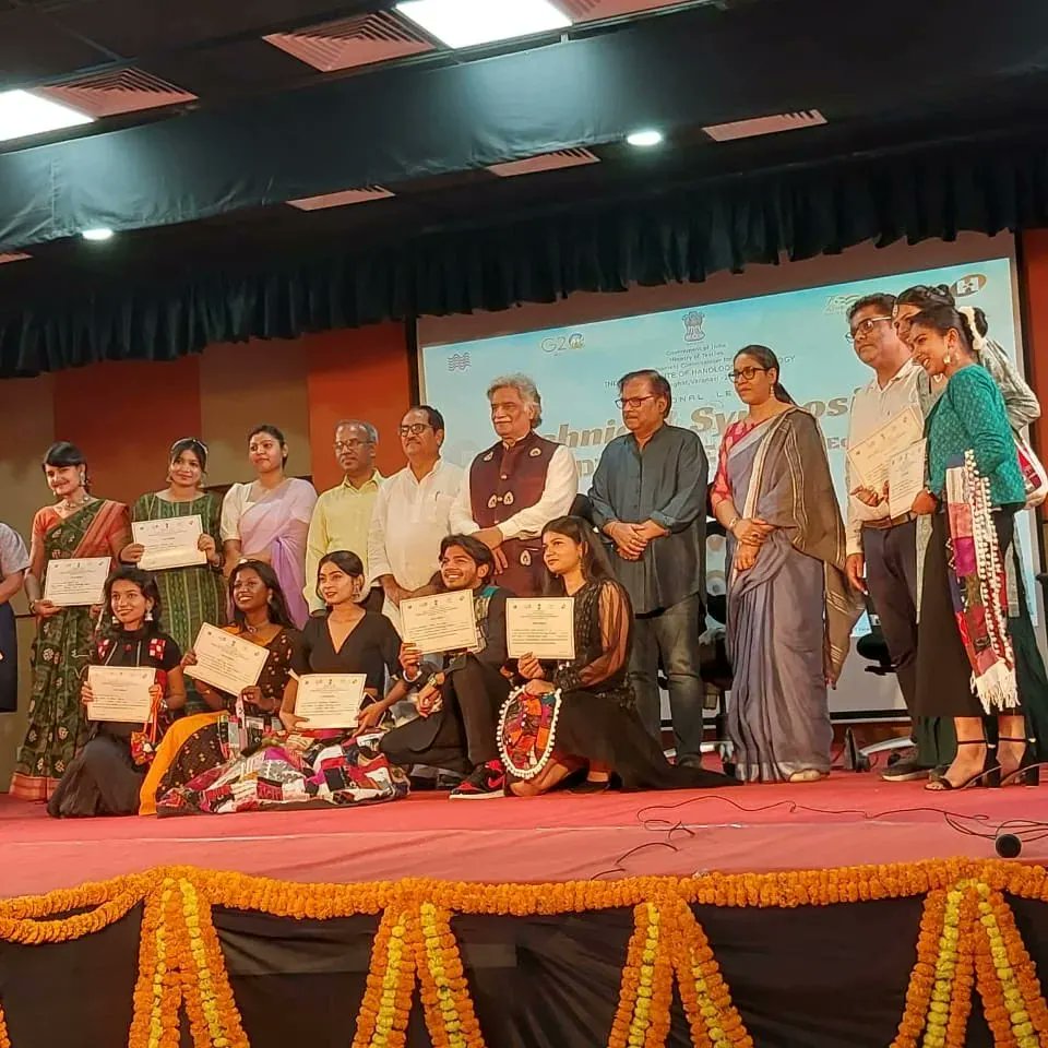 iihtbargarh's tweet photo. Students of IIHT Bargarh
secured 1st position in POSTER PRESENTATION and 2nd position in FASHION SHOW conducted  during the NATIONAL LEVEL TECHNICAL SYMPOSIUM "HANDTEX FEST" organized @iihtvns

@TexMinIndia @indhandloom @iihtguwahati @iiht_fulia @iiht_jodhpur @HTH_Odisha @ANI https://t.co/YkD3bSQEZl