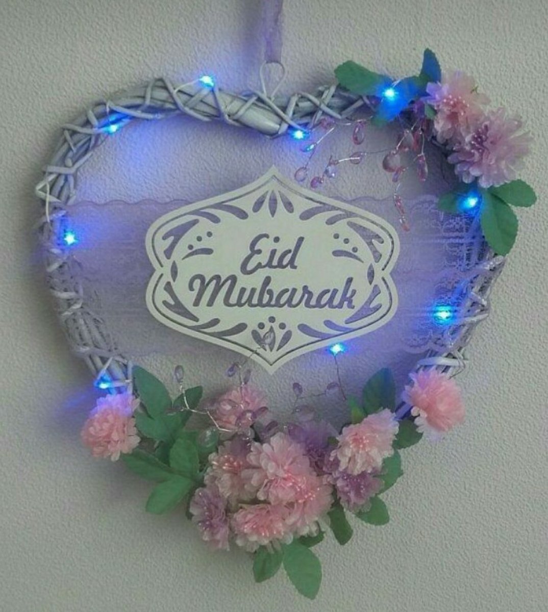 _Tuba_tweets's tweet photo. EID-UL-FITR MUBARAK TO ALL OF YOU 🥰❤️✨🎉 https://t.co/ayH9dsZmmC