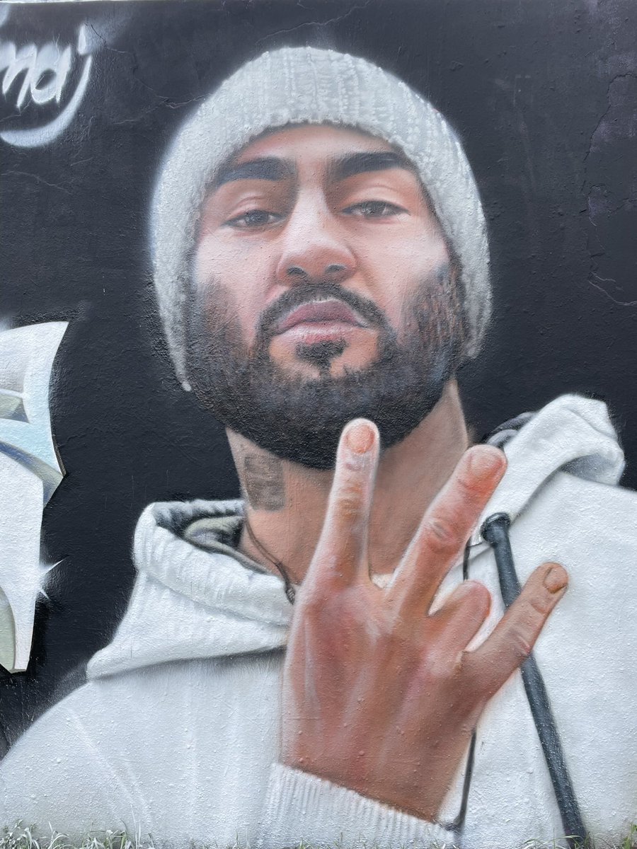 Danke an #Kosar und #Taxy für das Mural für #ToomajSalehi 

Wir suchen in Marvel Filmen nach imaginären Helden, dabei gibt es sie wirklich. Sie sitzen im Iran in Gefängnissen und werden gefoltert, weil sie echte Heldentaten vollbracht haben. 

#FreeToomaj #IranRevoIution