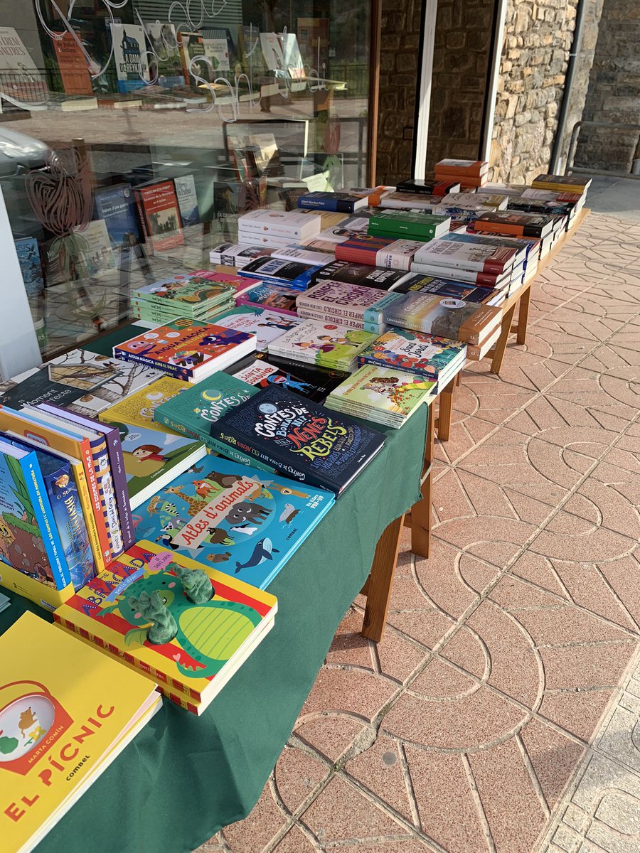 TinterEl's tweet image. Comencem a fer ambient de Sant Jordi!