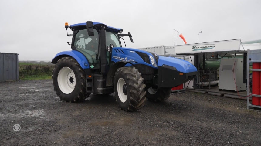 CNHIndustrial's tweet image. CBS News recently visited #Bennamann in Cornwall, UK, to see their solution for repurposing farm waste. Bennamann’s expert team explained how methane captured from livestock slurry can become an organic fertilizer, generate electricity to power the farm and fuel @NewHollandAG…