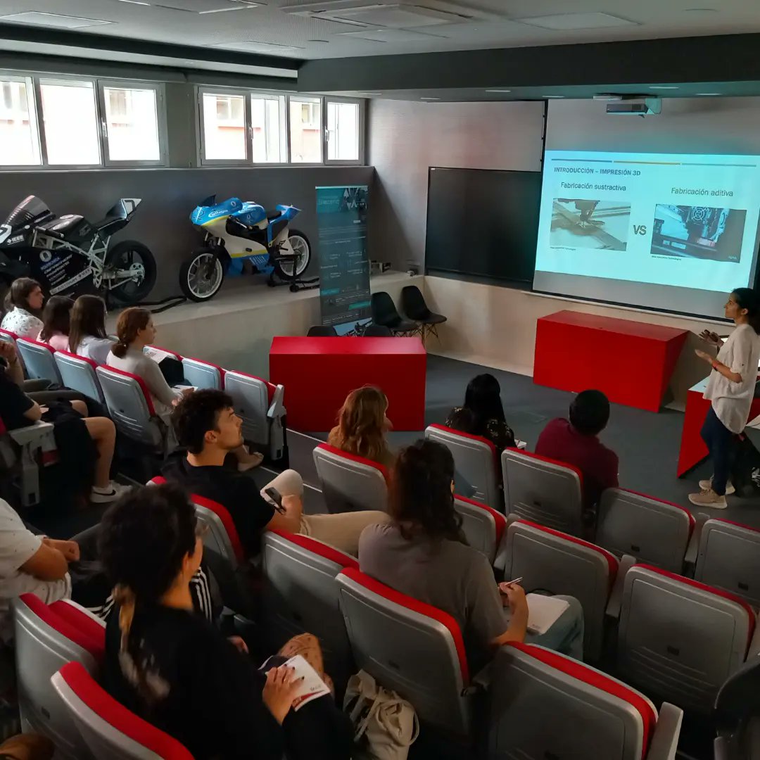 FablabEtsidi's tweet photo. Muchas gracias a @abax3dtech por hablarnos hacerla de la aplicación de la impresión 3d para prótesis en animales. ¡Otra sala LLE-NA! Esta siendo increíble el FabLab Day https://t.co/c2RuxlGcc8
