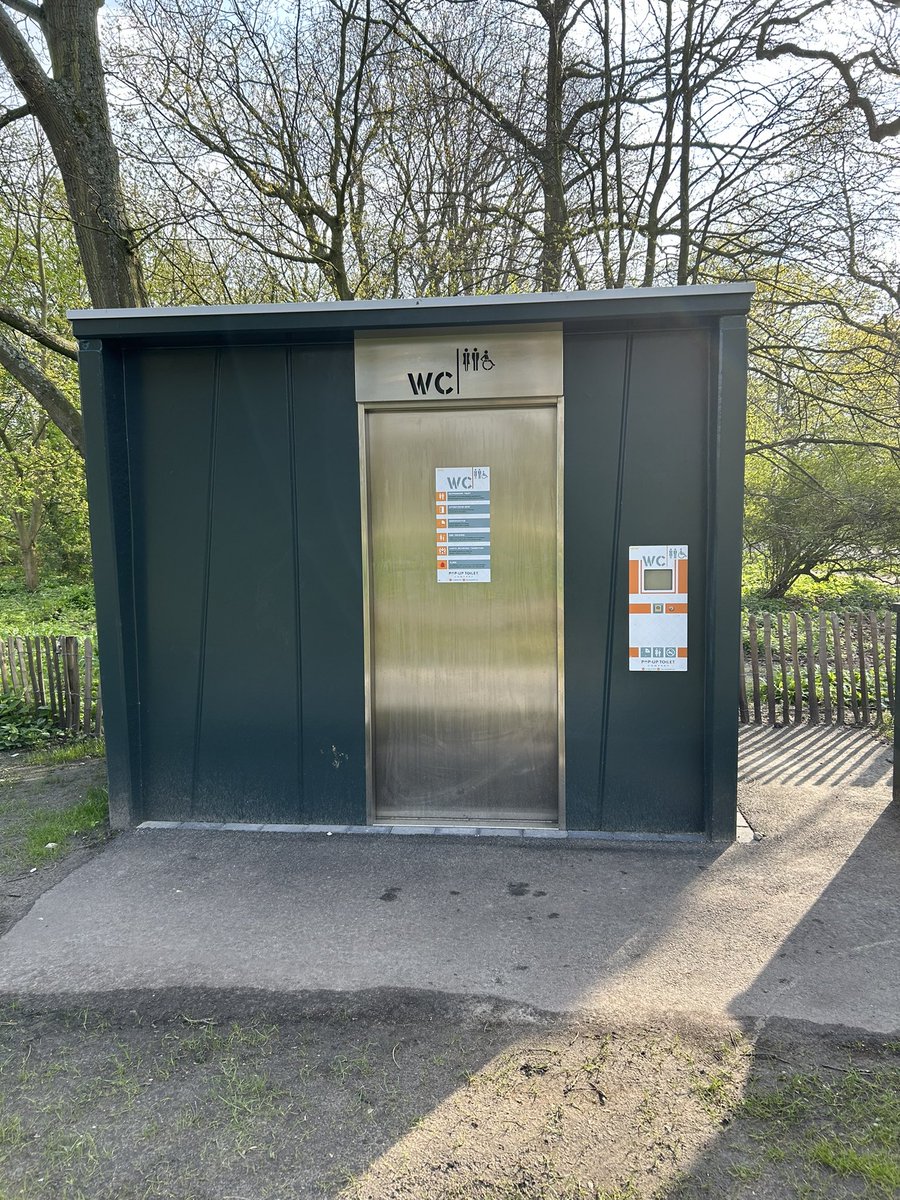 AYillmaz's tweet photo. Mooi! Willen we meer van zien in de stad (recreatie- en groengebieden) ipv Dixies die niet toegankelijk zijn voor iedereen. @GemeenteDenHaag Waarom is dit toilet niet in bedrijf? Locatie: Zuiderpark, DH https://t.co/zUgoDS4uNH