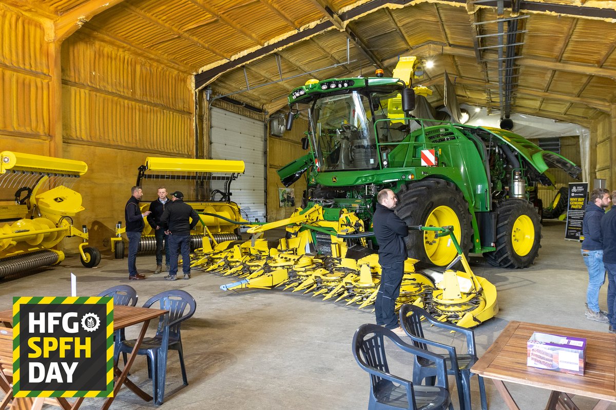 HuntForestGroup's tweet photo. 𝗦𝗣𝗙𝗛 &amp; 𝗛𝗮𝗿𝘃𝗲𝘀𝘁𝗟𝗮𝗯 𝗖𝘂𝘀𝘁𝗼𝗺𝗲𝗿 𝗗𝗮𝘆 🌾🌽
A great team effort setting up for our showcase SPFH &amp; HarvestLab Customer Day last week at Dillington Estate. #foragerfriday #forager #harvestlab #johndeere #huntforestgroup #farm #farming #agriculture #farmlife https://t.co/bEuL05MbFQ