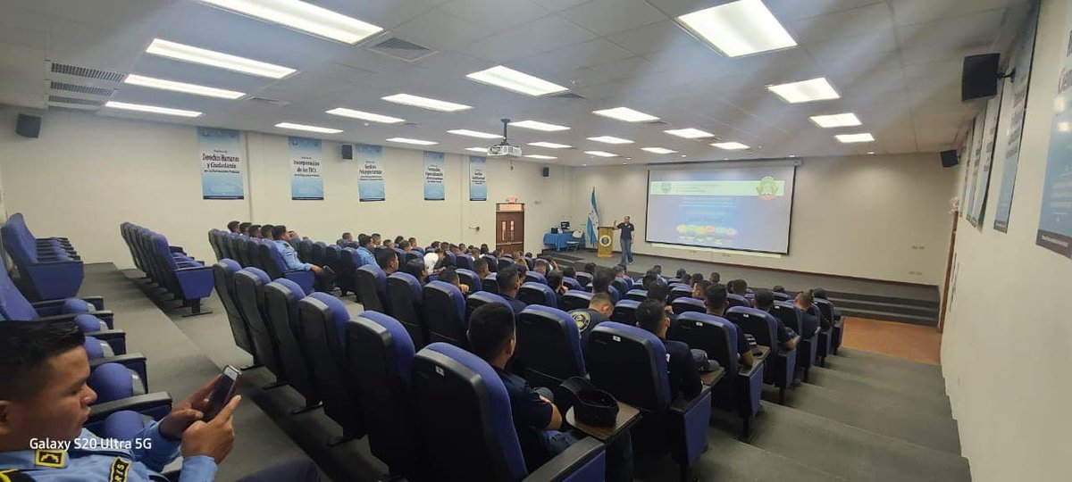 SSEGURIDADHN's tweet photo. #UNPH. #ITP #CETEP #EIC #CEP en el auditorio de la Escuela de Investigación Criminal (EIC), Con el fin de dignificar la salud mental de los miembros de la Policía Nacional, se realizó una conferencia sobre salud mental. https://t.co/nxyn7oCZjV