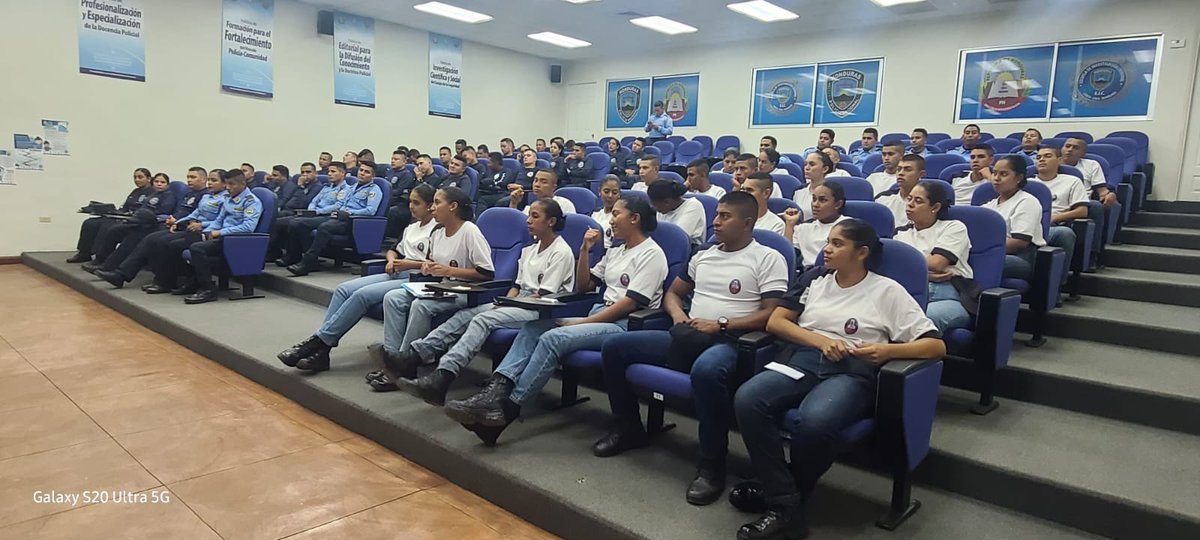 SSEGURIDADHN's tweet photo. #UNPH. #ITP #CETEP #EIC #CEP en el auditorio de la Escuela de Investigación Criminal (EIC), Con el fin de dignificar la salud mental de los miembros de la Policía Nacional, se realizó una conferencia sobre salud mental. https://t.co/nxyn7oCZjV