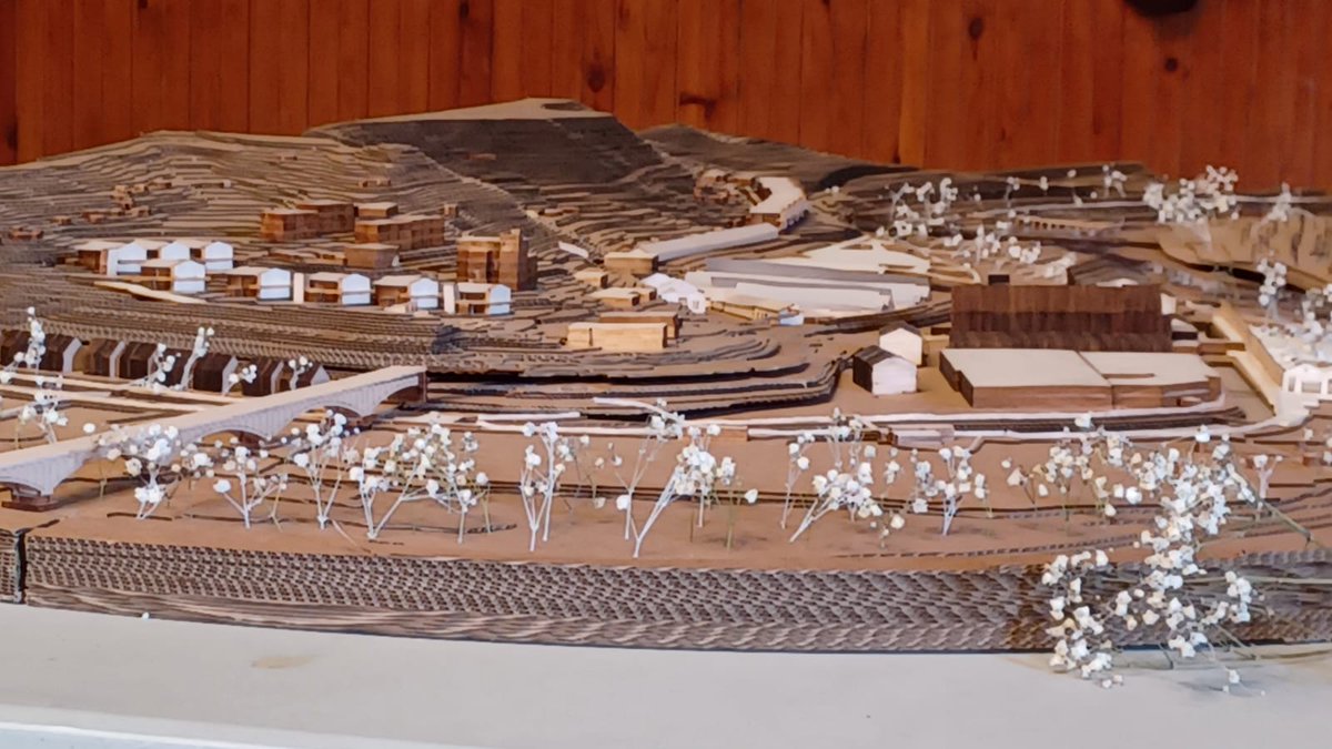 habitatgediba's tweet photo. Es presenten els Projectes de final de carrera del Màster Universitari d'Arquitectura de l'@_etsav_. Treballs realitzats amb conveni amb @diba.
L’objectiu és la transformació metabòlica de la #ColòniaBorgonyà en termes de:
⛪️Patrimoni
♻️Medi ambient
👫Habitabilitat https://t.co/GN9uYEkh3s