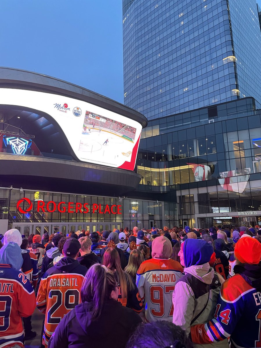 AbbsC03's tweet photo. Excited for these #gameday vibes tonight at @rogersplace let’s go @EdmontonOilers https://t.co/dQp7SCjoPQ
