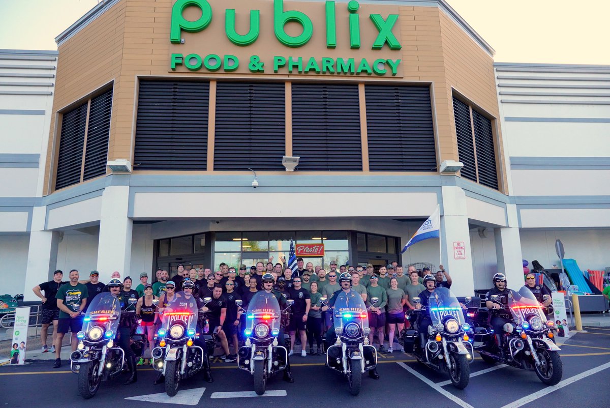 SarasotaPD's tweet image. What an amazing morning as we took to the streets of the @CityofSarasota for the 2023 Law Enforcement Torch Run to benefit @SOFLSarasota!🏃‍♀️🔥🚔🏃‍♂️See all our photos at facebook.com/media/set?vani… #Sarasota #Police #TorchRun #LETR #SarasotaPD #SpecialOlympics #SRQ #FridayMorning