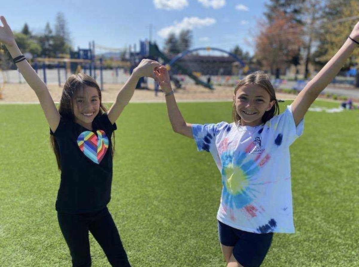 Making friends and showing star sisterhood!
¡Haciendo amigas y mostrando hermandad estrella!
#showinglove #starsisterhood