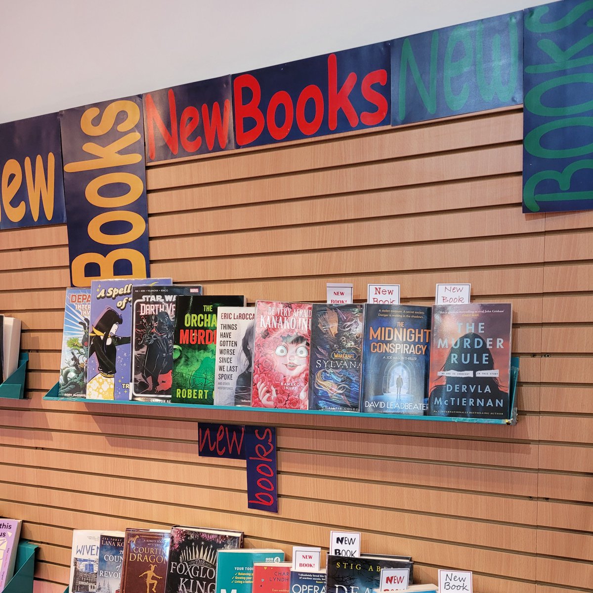 LibFalkirk's tweet photo. Falkirk Library staff have created this display space to showcase some of the new books that have arrived.  Pop in to the library to look at the new titles on offer.

#falkirk #FalkirkLibraries #NewBooks #LibrariresAreEssential https://t.co/WQ1sKx8zSI