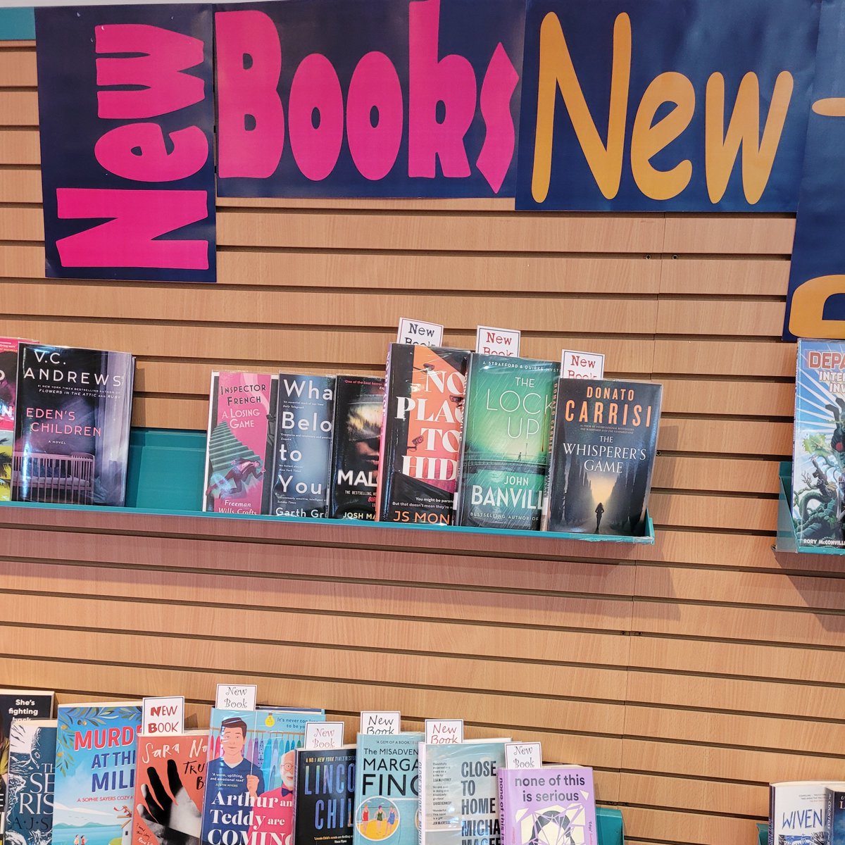 LibFalkirk's tweet photo. Falkirk Library staff have created this display space to showcase some of the new books that have arrived.  Pop in to the library to look at the new titles on offer.

#falkirk #FalkirkLibraries #NewBooks #LibrariresAreEssential https://t.co/WQ1sKx8zSI
