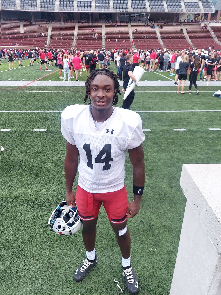 aprilmalcom25's tweet photo. From UC 2023 Spring Game to CGHS Prom ..Senior/Freshman 🥰
#BarryJackson #ActionJackson https://t.co/742FpdEJPQ