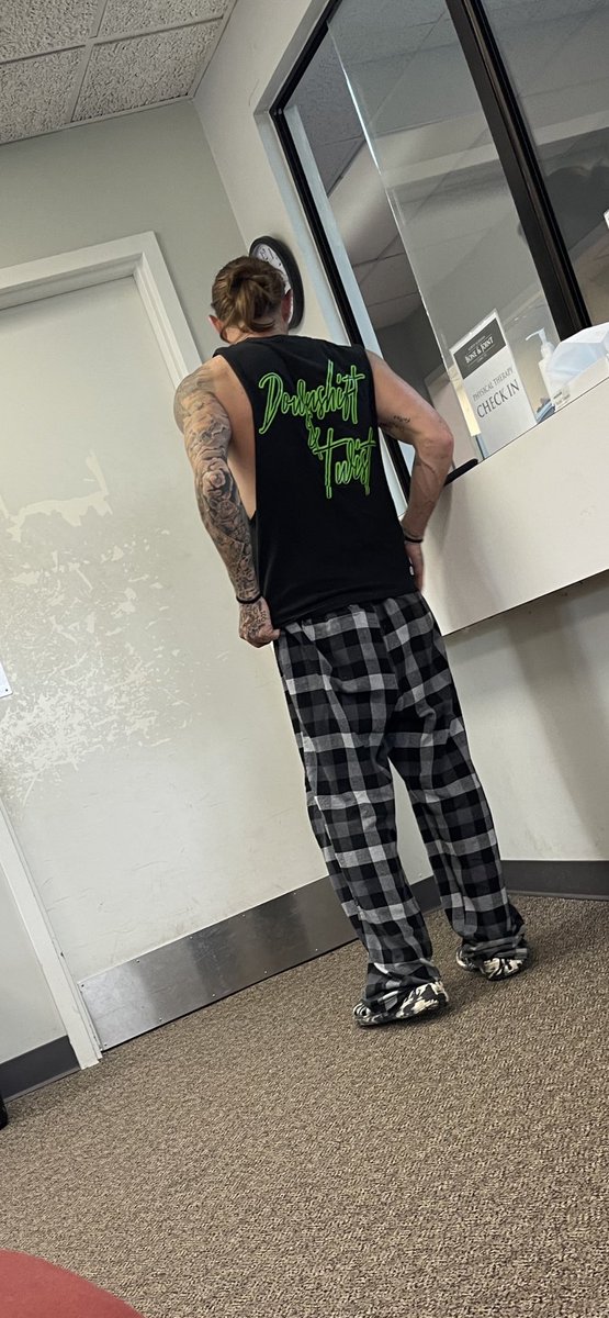 Saw Jeff Hardy at the ortho doc in Alabama today, no dancing was done. @JEFFHARDYBRAND https://t.co/2auuzvbSzk