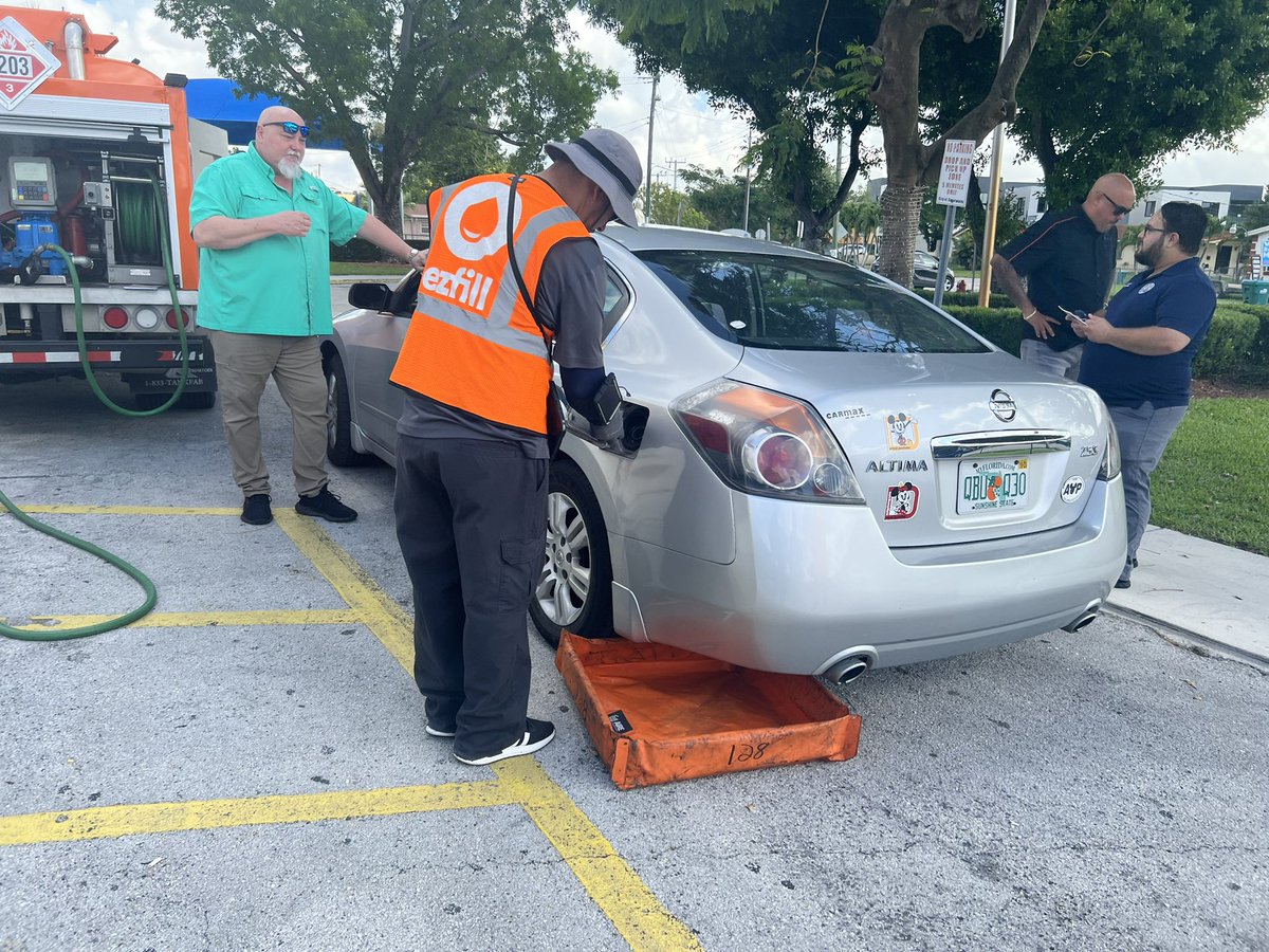 SweetwaterMayor's tweet photo. Helping our community have access to much-needed resources is what it is all about. 

With the amazing help of @ezfillgas we have been able to service our community’s vehicles after recent gas shortages have made filling up a tank difficult! https://t.co/sYxAnbosRm